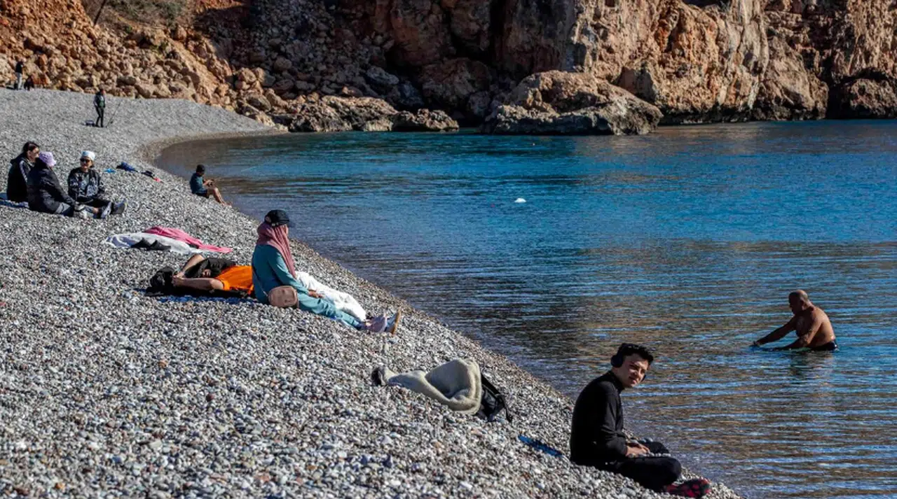 Onu görenler boğuldu sanıp, polisi arıyor
