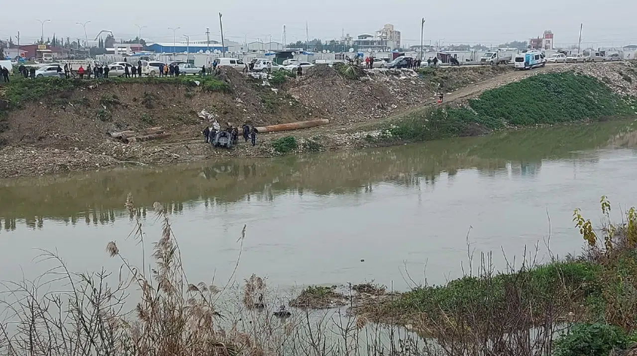 Otomobil Asi Nehri’ne uçtu: Aracın içinde kalan var mı araştırılıyor  