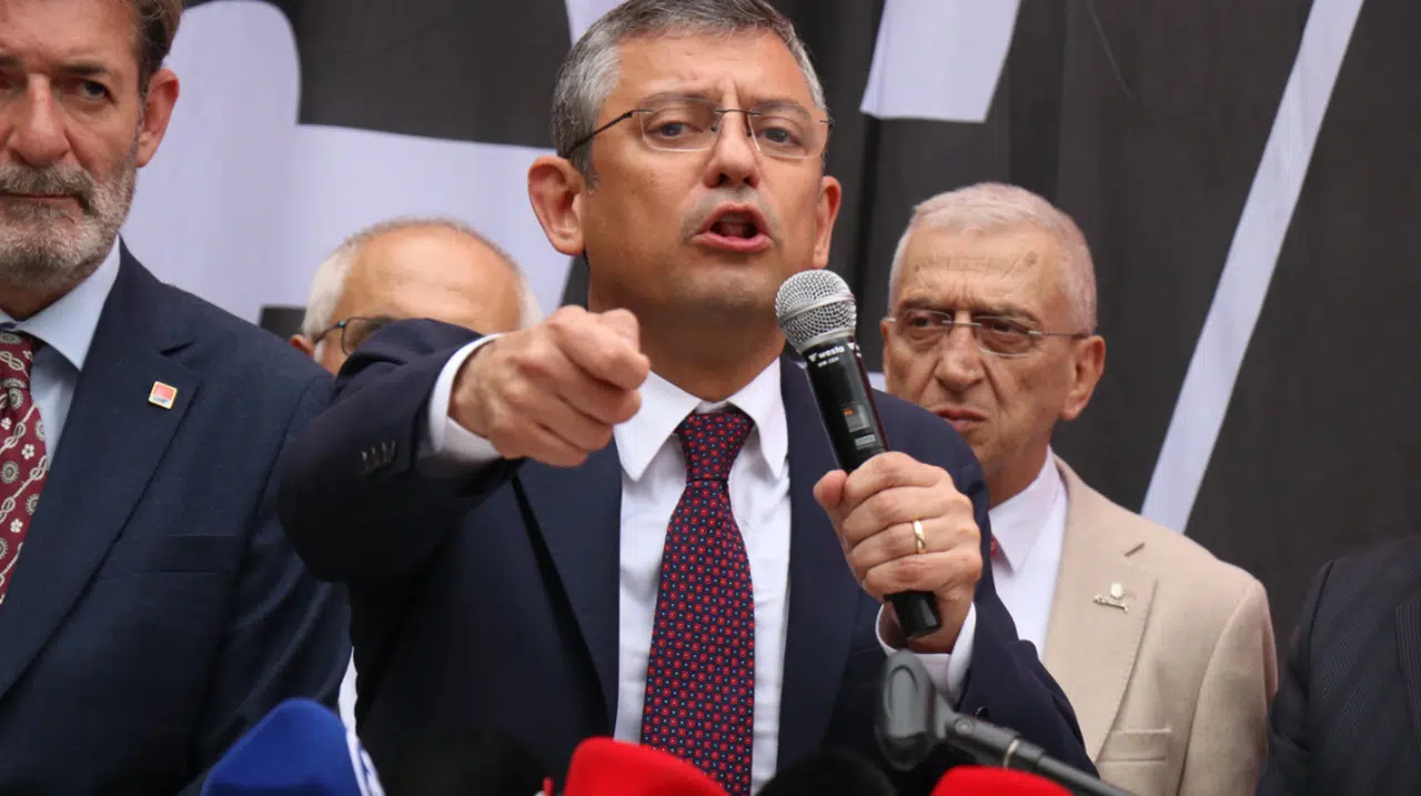 Özgür Özel: “Ana muhalefetin önce kendisine sonra ülkesine sahip çıkması gerekmektedir”