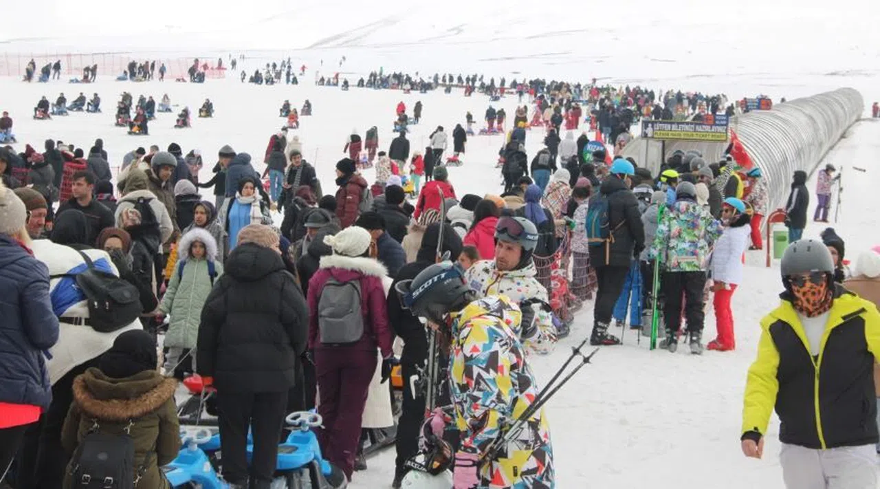 Pistler, kayak severlerle doldu taştı