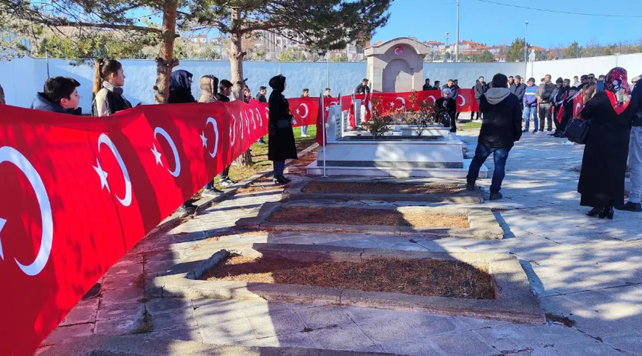 Şehitler için yürüyüp, terörü lanetlediler