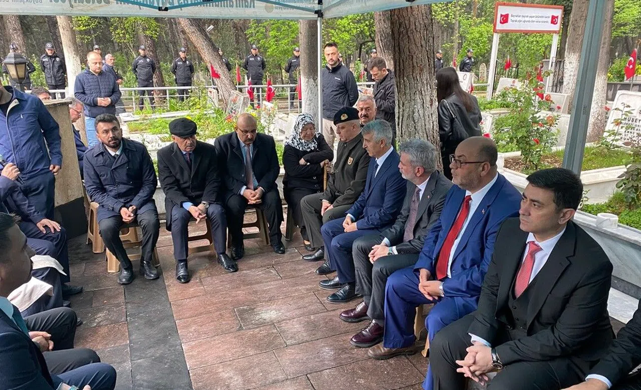 Şehitler mezarları başında anıldı
