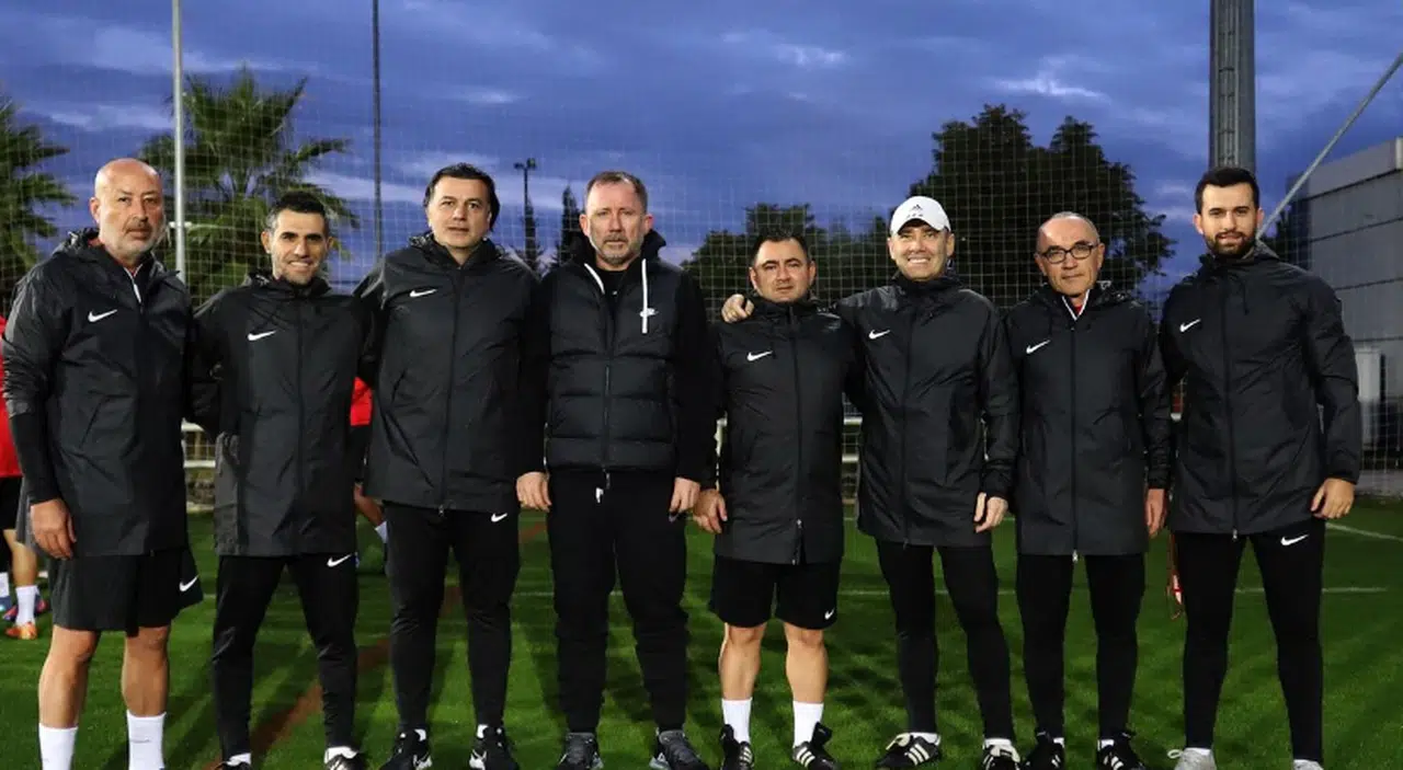 Sergen Yalçın, Antalyaspor'la ilk antrenmanına çıktı