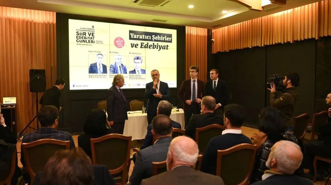 Şiir ve Edebiyat Günleri Edebiyat Dolu Panel ve Programlar İle Devam Ediyor