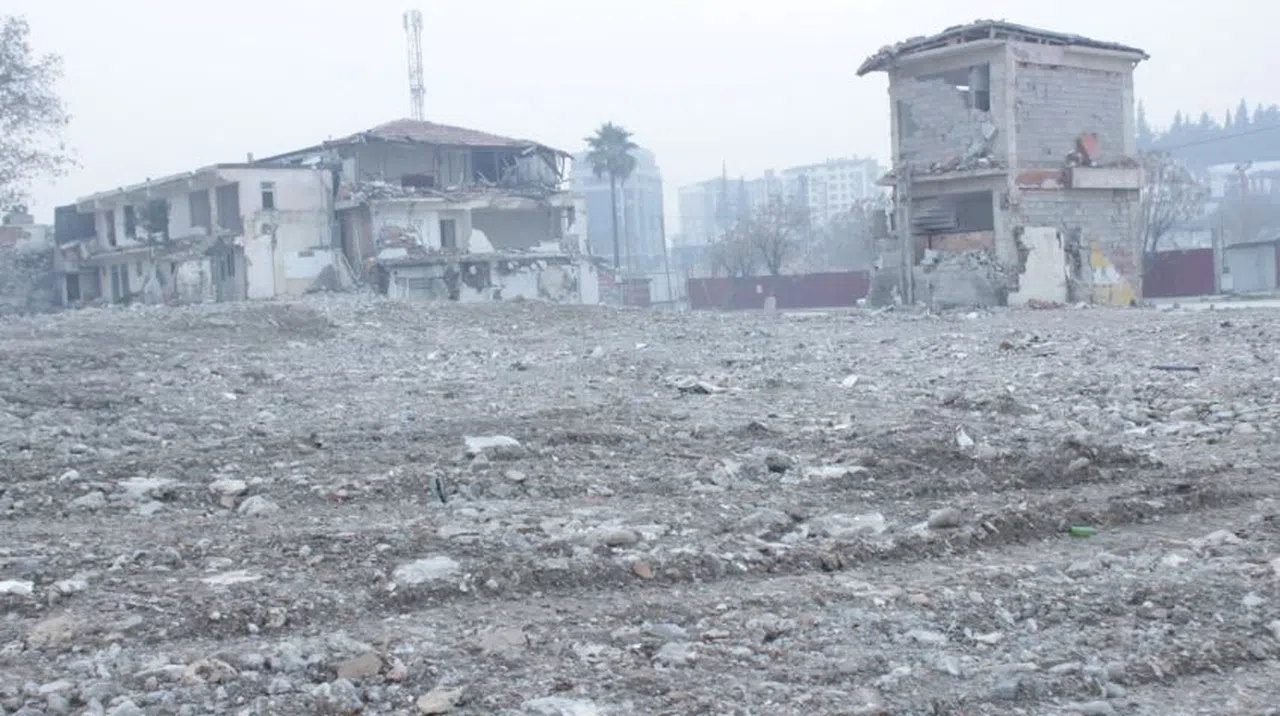 Takvimler 2024’ü gösterse de aklı hala 6 Şubat’ta