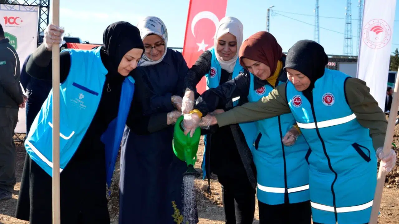 TDV'den depremde hayatını kaybedenler anısına Kahramanmaraş’ta 27 bin fidan dikimi