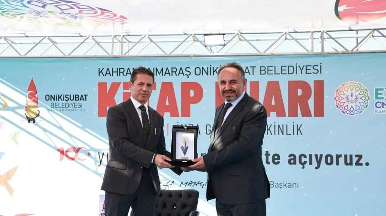 Tufan Gündüz’den EXPO 2023 Kitap Fuarı’nda tarih dolu mükemmel söyleşi