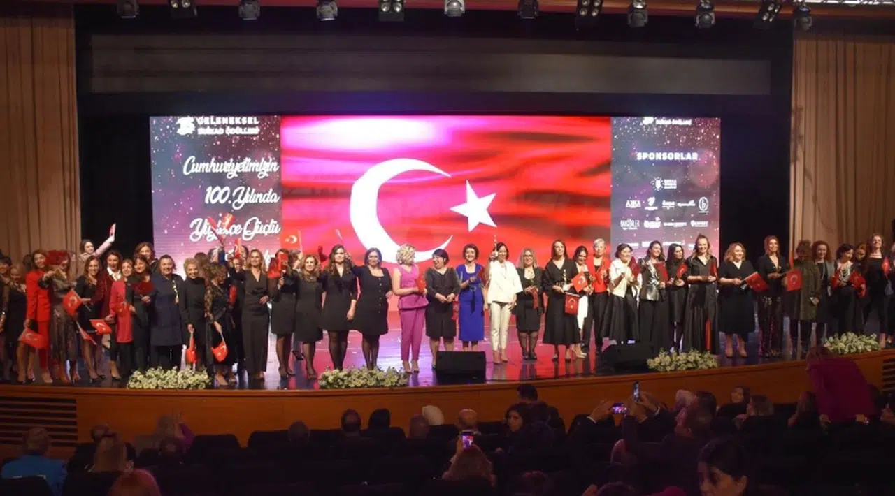 TÜİOSB Başkanı Akyürek Balta'ya 'Yılın Fark Yaratan Kadını' ödülü