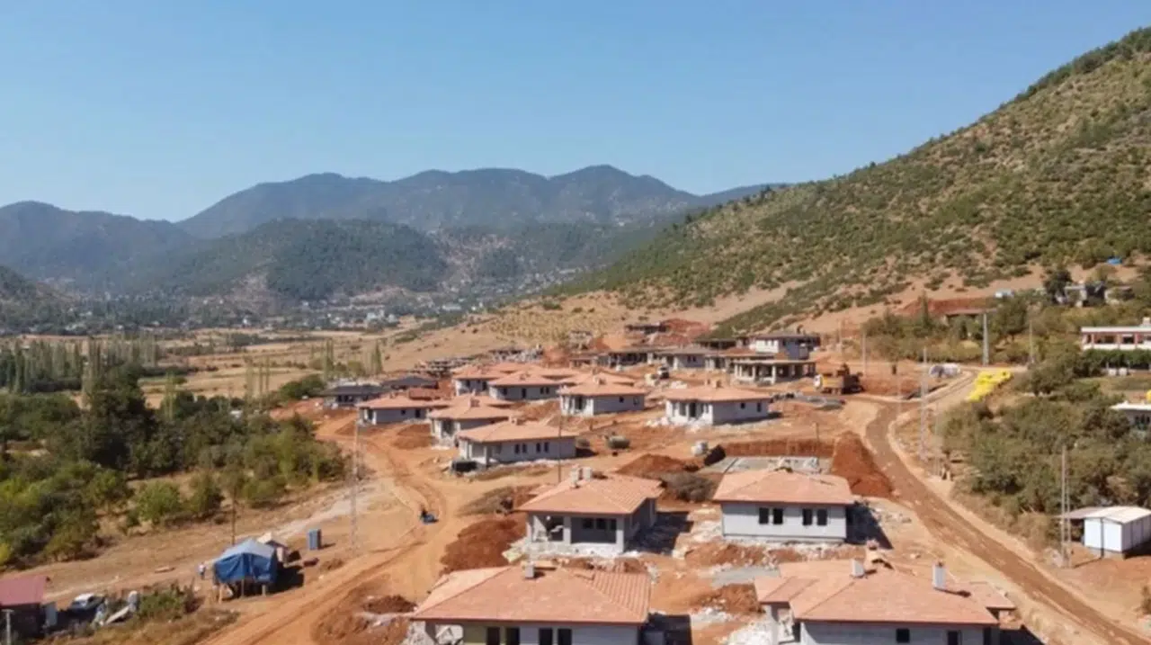 Türkoğlu'nda deprem konutları Kasım'da teslim