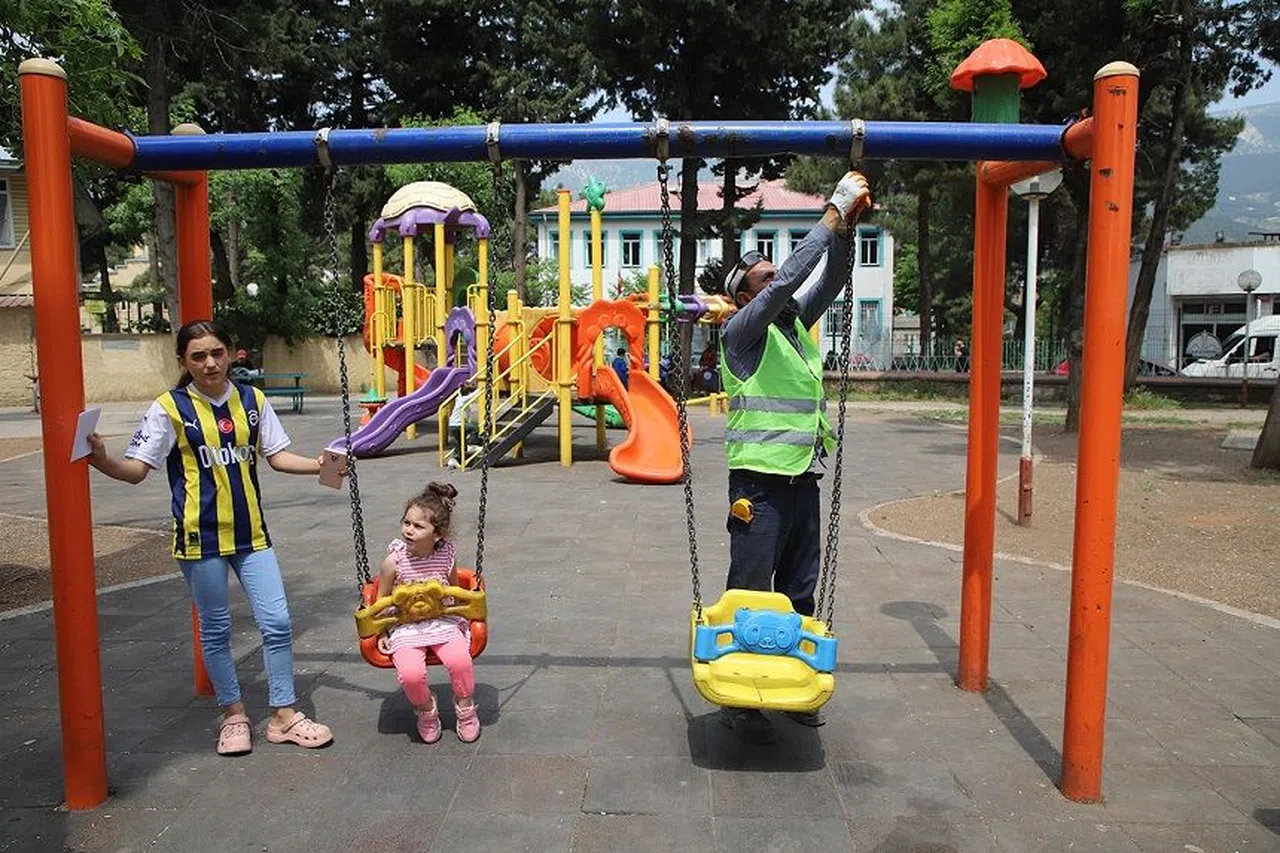 Dulkadiroğlu’nda Park ve Bahçelerde Yaz Hazırlığı