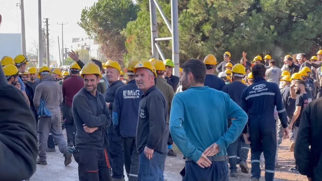 Yalova’da tersanede yemekleri geç geldiği için cuma namazını kaçıran işçilerden protesto