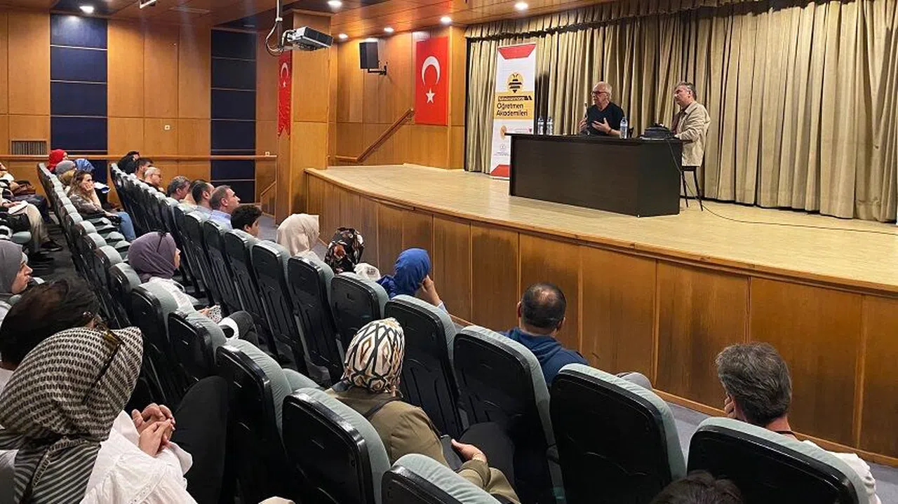 Yazar Cemal Şakar Türk Edebiyatı'ndaki Öykücülüğü Anlattı