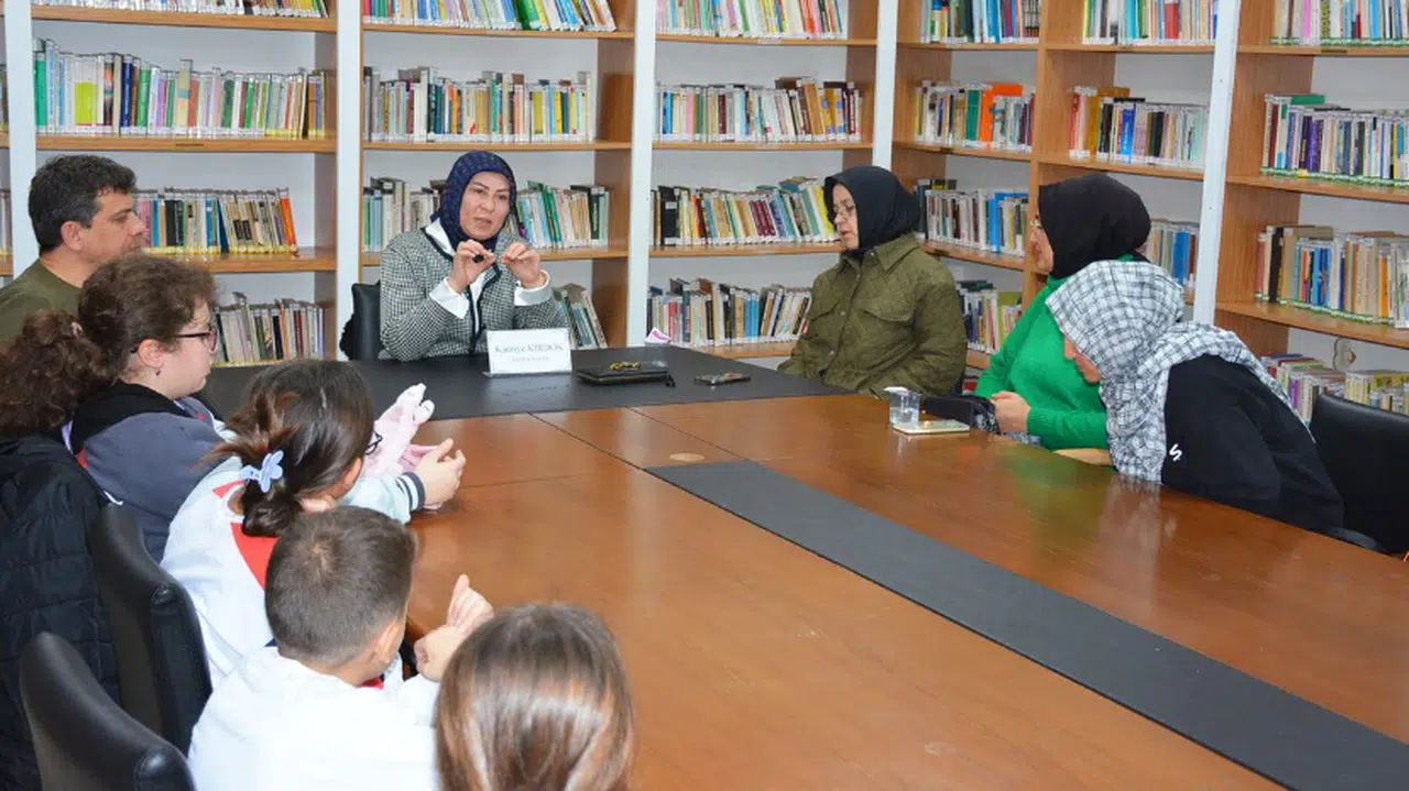 Yazar Kırdök, Okurlarıyla Bir Araya Geldi