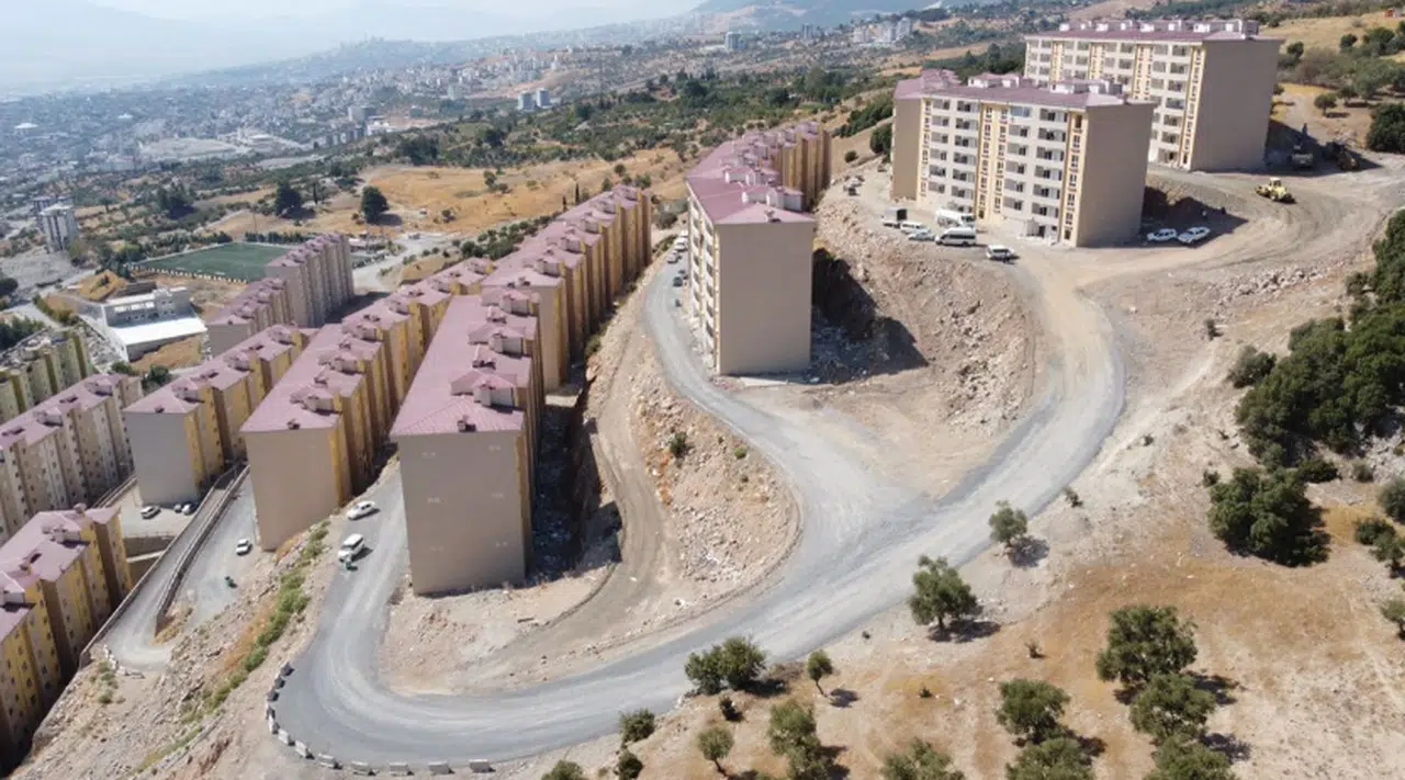Yıldızevler’de Asfalt Öncesi Son Düzenlemeler Yapılıyor