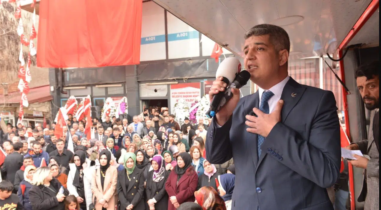 ‘‘Yukarıdan atanarak değil tırnaklarımızla kazıyarak yola çıktık’’