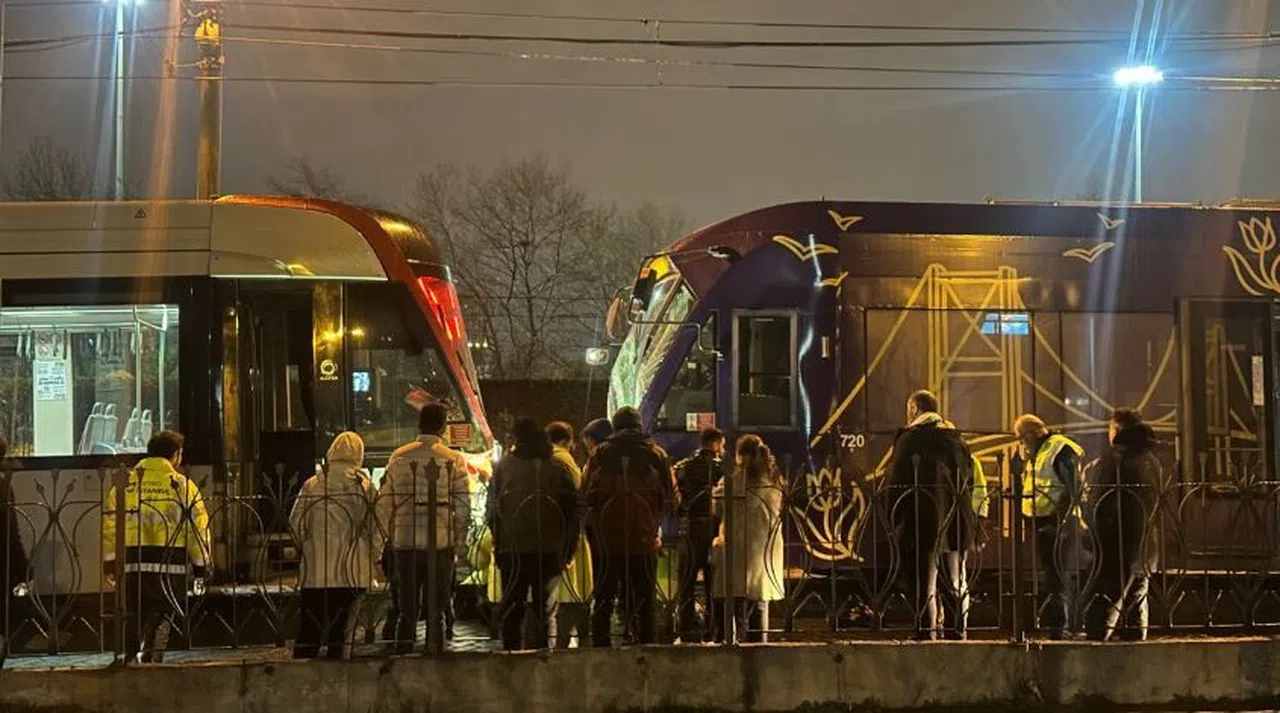 Zeytinburnu’nda iki tramvay kafa kafaya çarpıştı: 1 yaralı