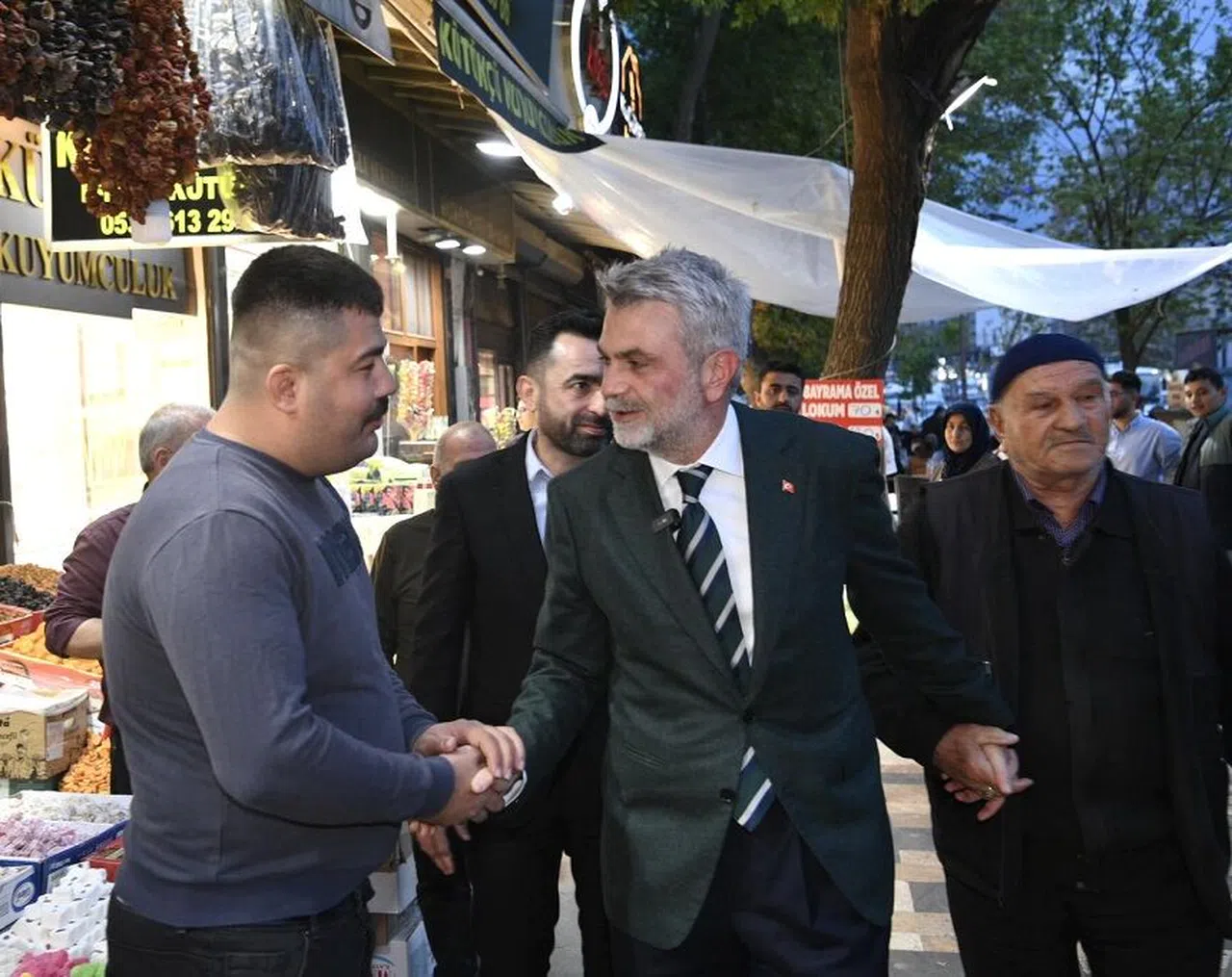 Başkan Görgel, Kapalı Çarşı’da Esnaf ve Vatandaşlarla Bir Arada