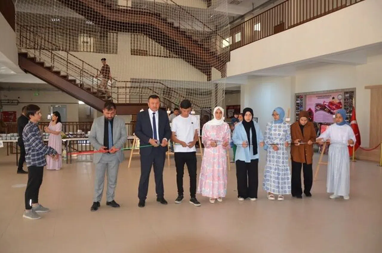 Öğrenciler Gazze için kermes düzenledi