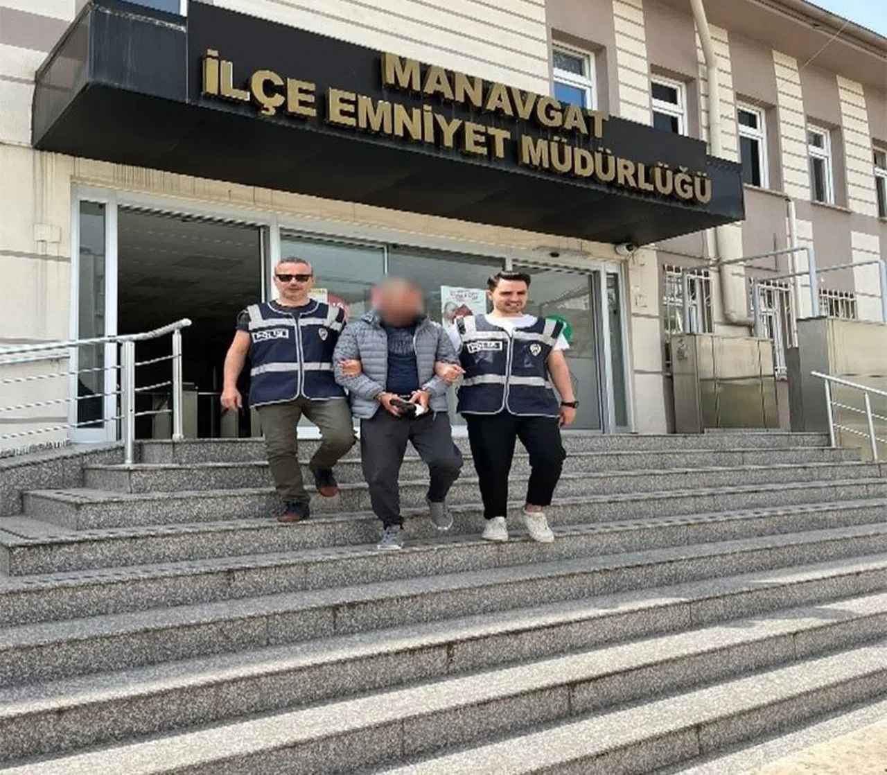 Manavgat'ta 12 şüpheli yakalandı