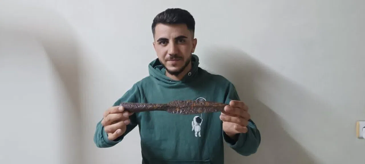 Mantar ararken tarihi mızrak ucu buldu