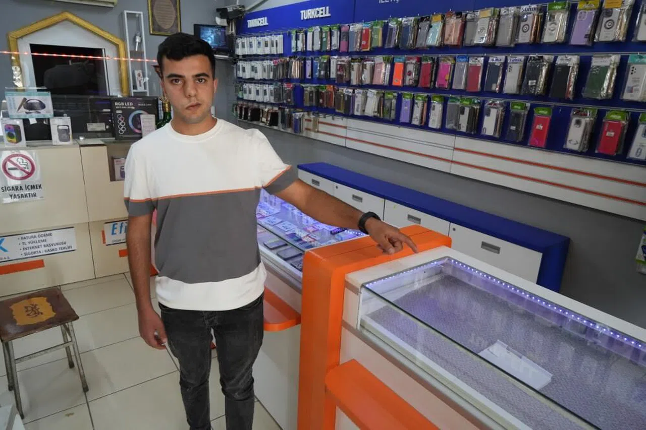 Yüzünden ameliyat olmaya hazırlanan gence hırsız şoku