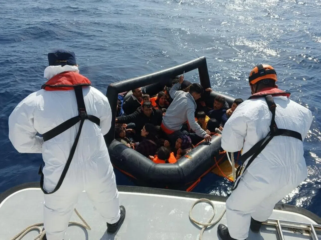 24 kaçak göçmen kurtarıldı