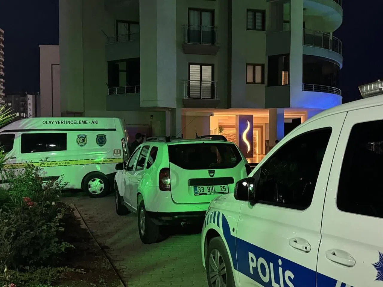 Boşanma aşamasındaki eşini öldürüp intihar etti