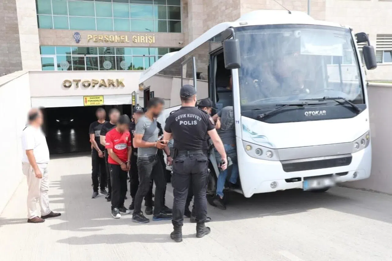Aranan 160 kişiye eş zamanlı operasyon