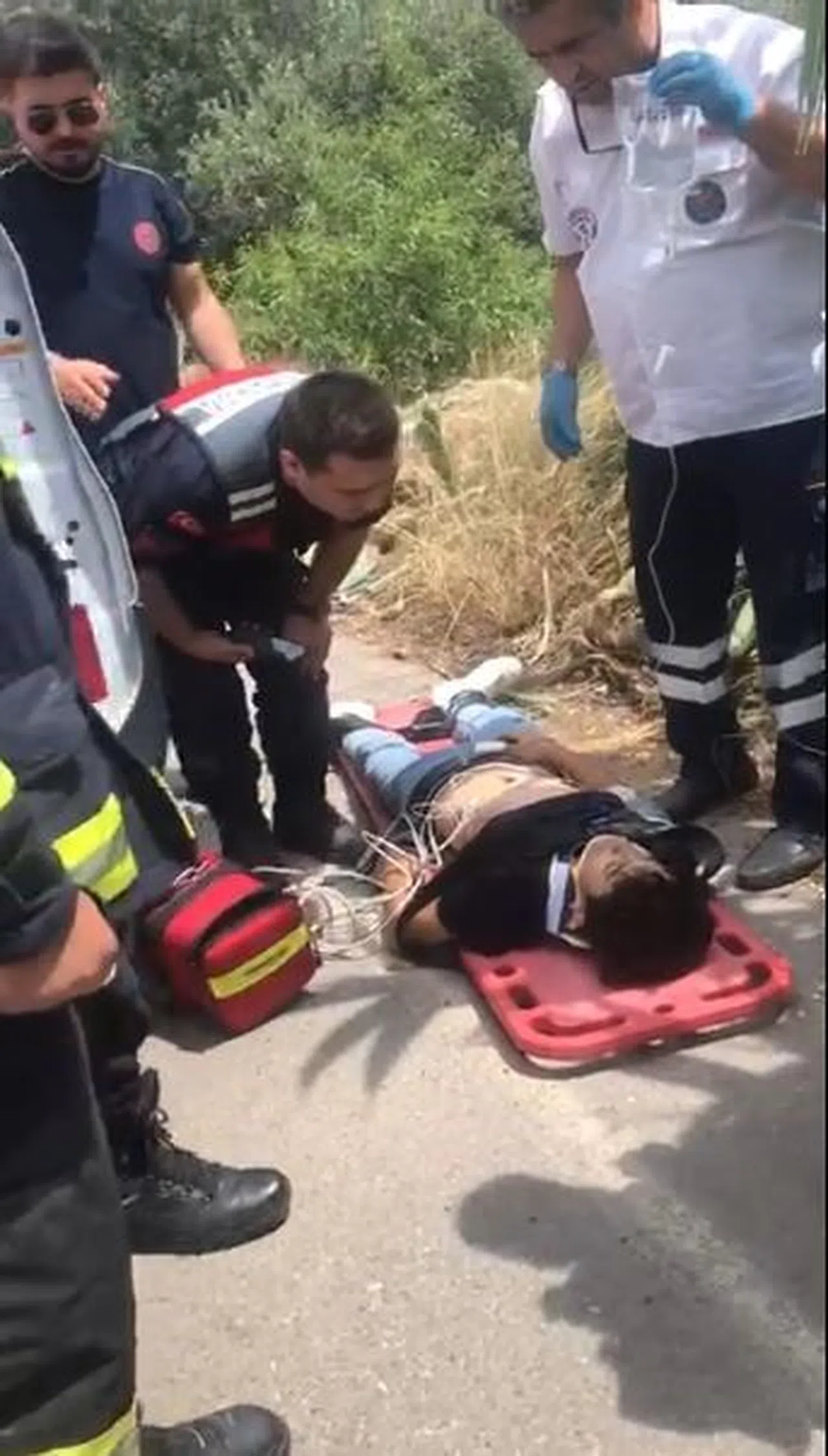 Motosiklet şarampole uçtu: 2 yaralı