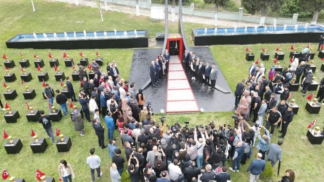 Soma’da 301 maden şehidi mezarları başında anıldı