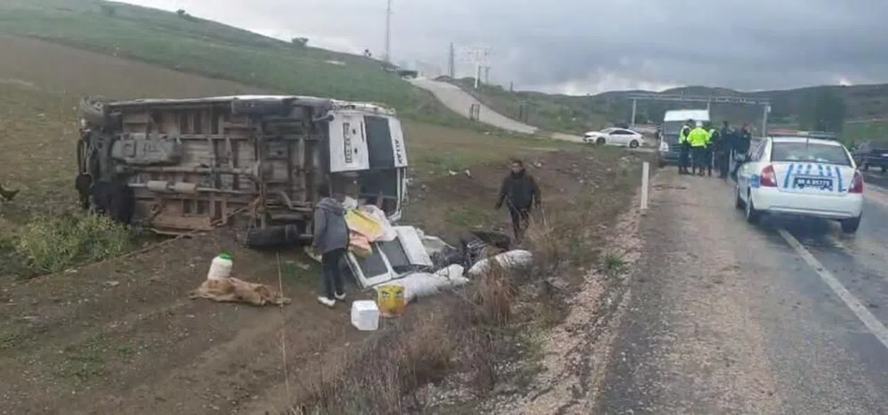Ankara'da minibüs takla attı: 9 yaralı