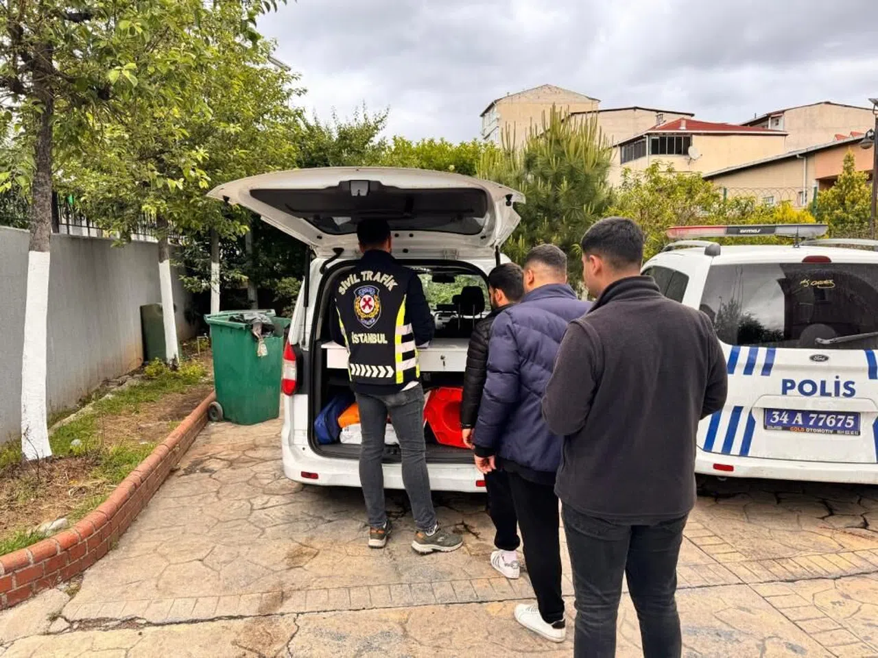 Yolu kapatarak asker eğlencesi yapan gruba ceza