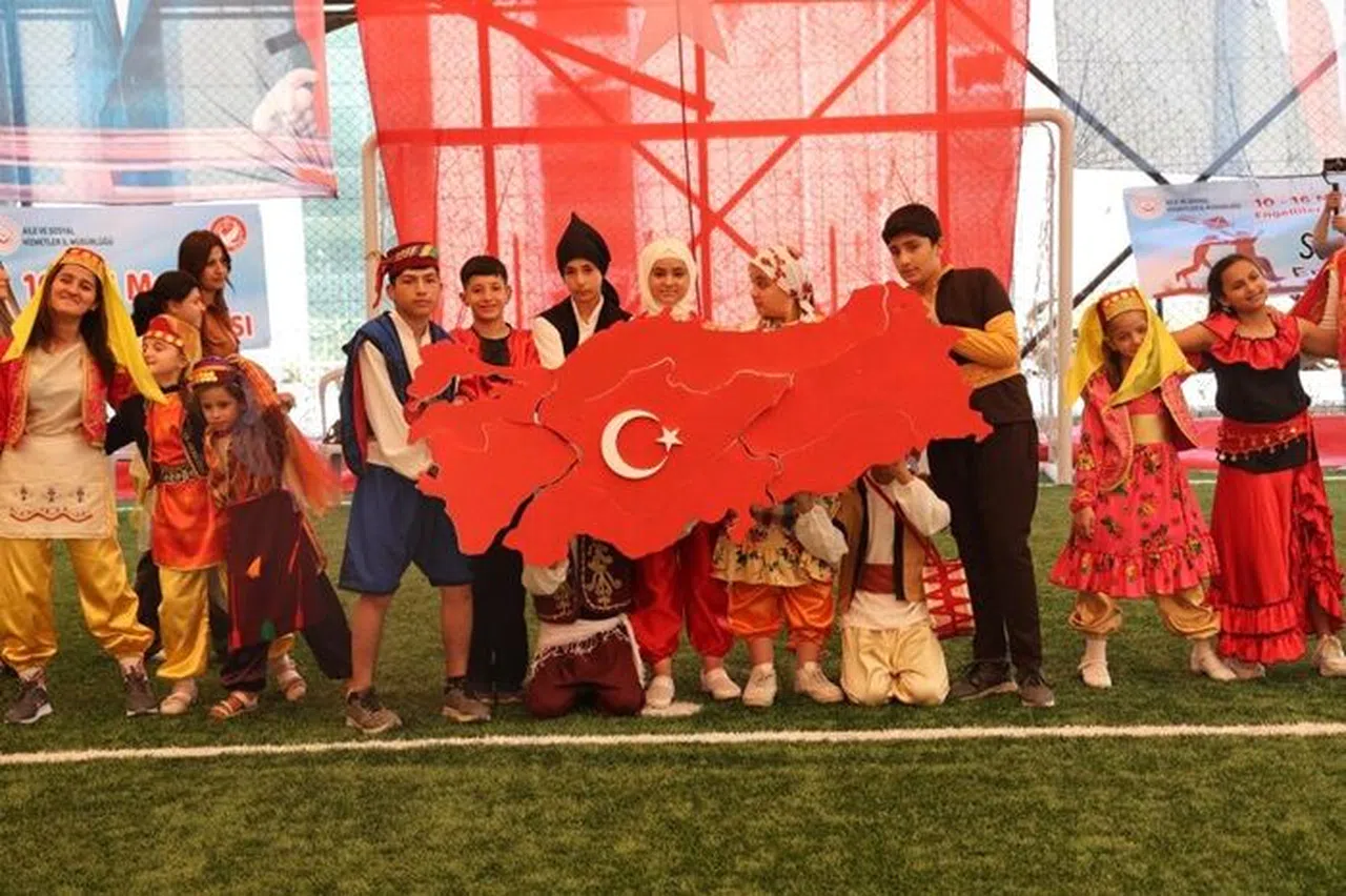 Depremzede engelliler doyasıya eğlendi