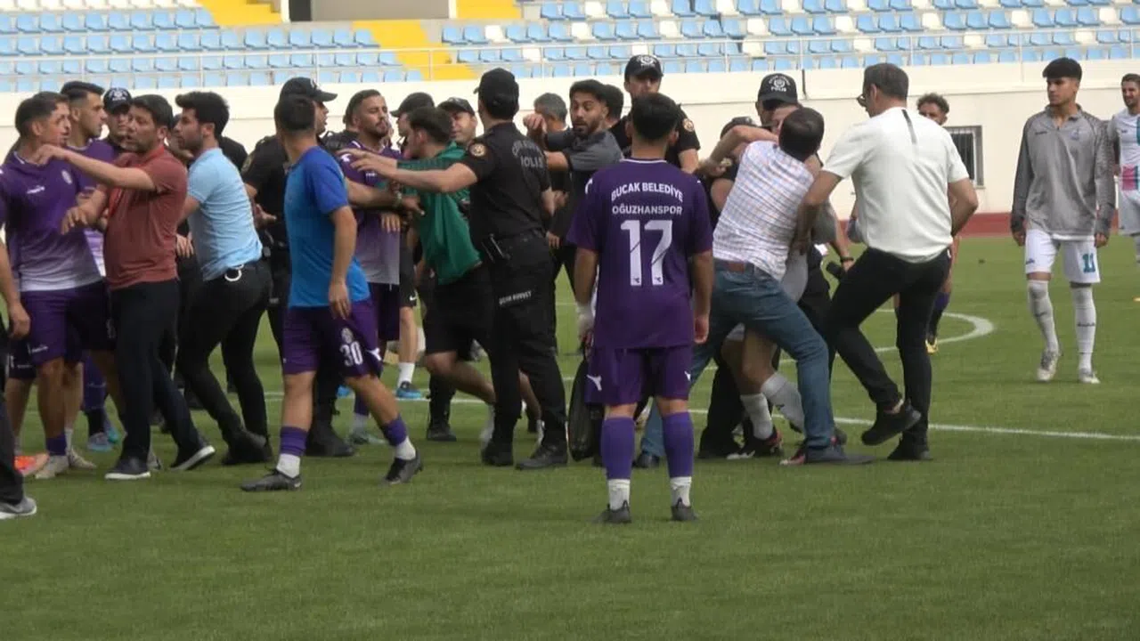 BAL Ligi'nde maç sonu saha karıştı