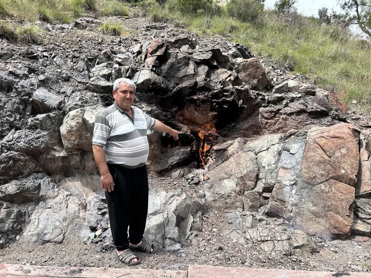 Bu taş yıllardır yanmaya devam ediyor
