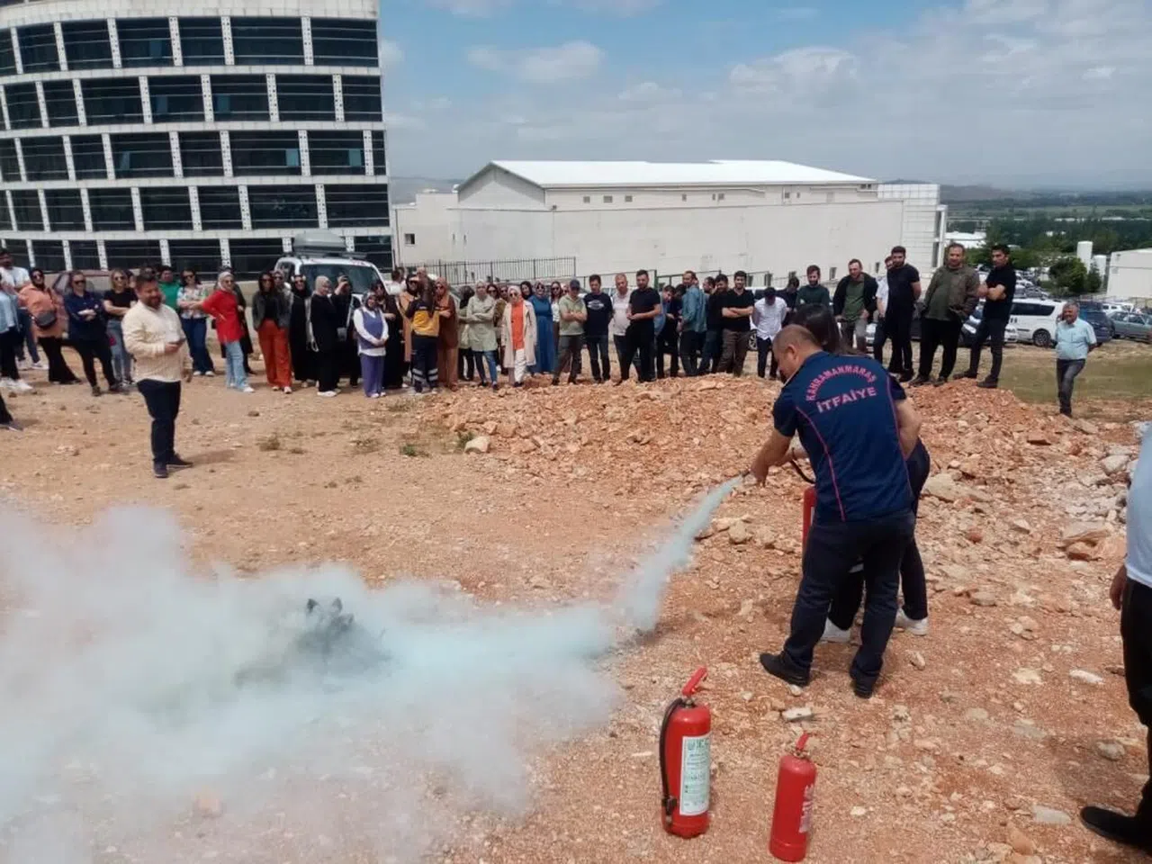 Kahramanmaraş itfaiyesi yangın ve arama kurtarma tatbikatı yaptı