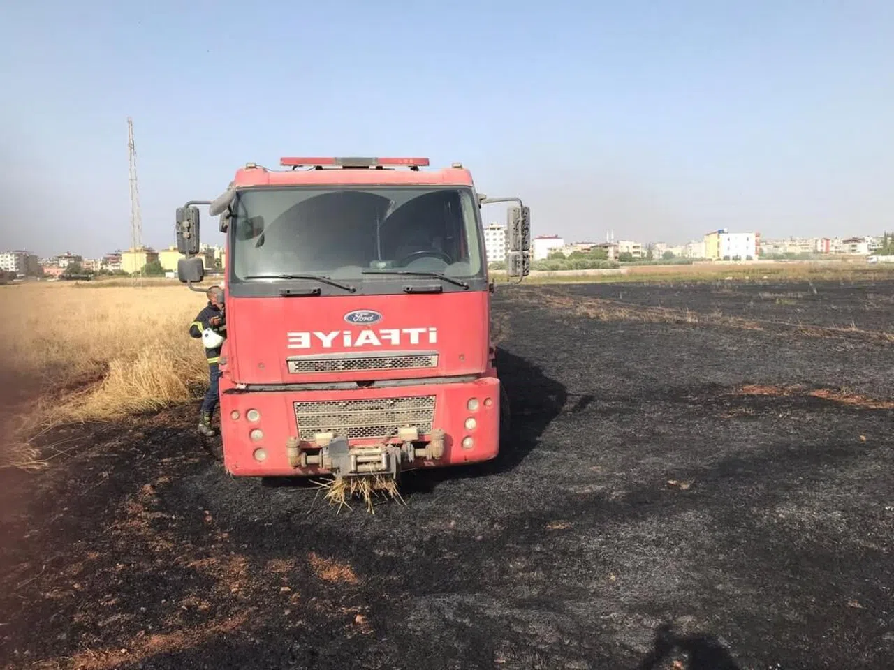 Reyhanlı'da buğday tarlasında yangın