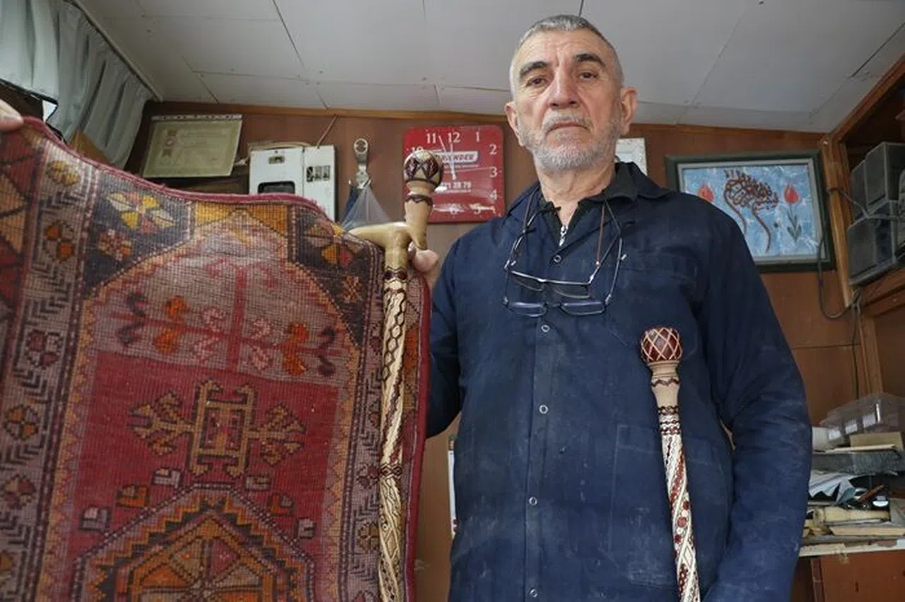 Dünyaca ünlü Sivas kiliminin motiflerini bastona işliyor