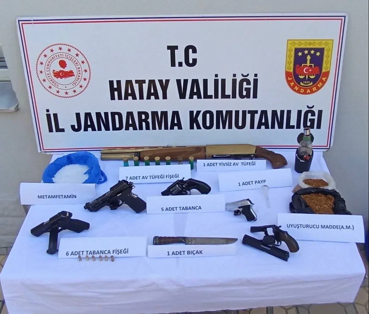 Uyuşturucu ve tabanca ele geçirildi