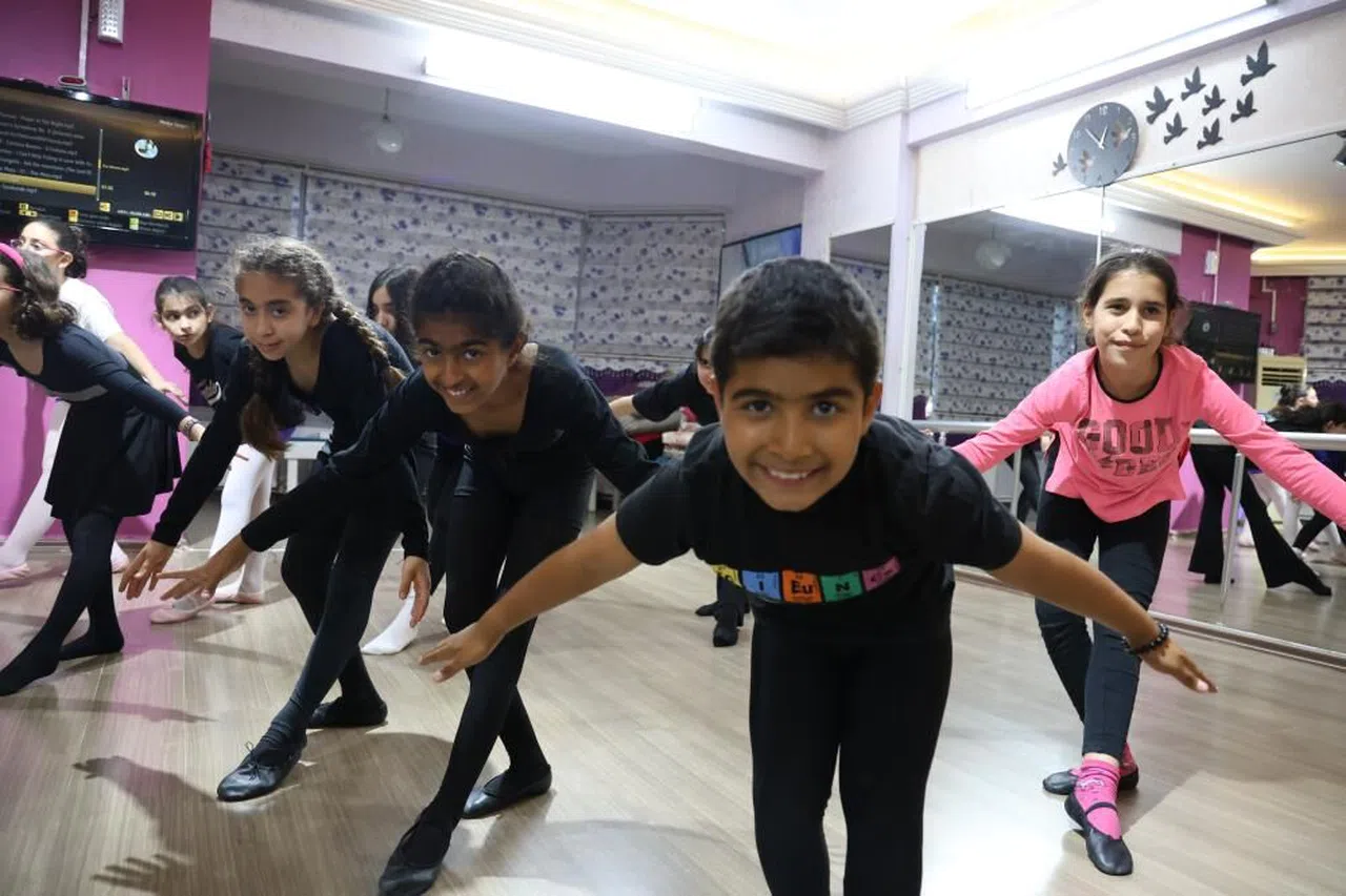 Çadır kentin depremzede balerinleri