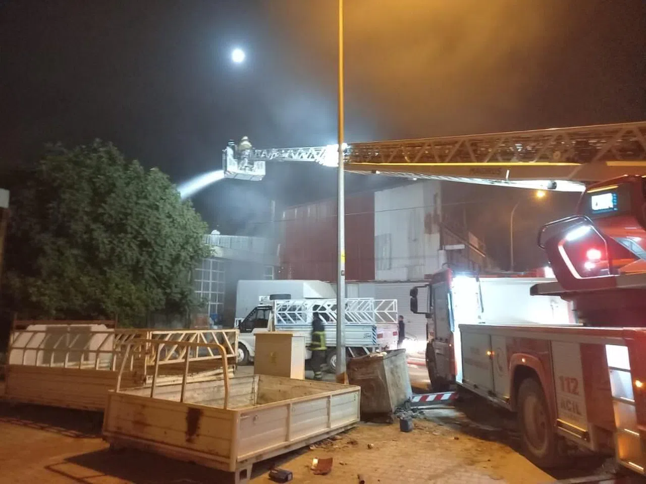 Oto tamir atölyesinde korkutan yangın
