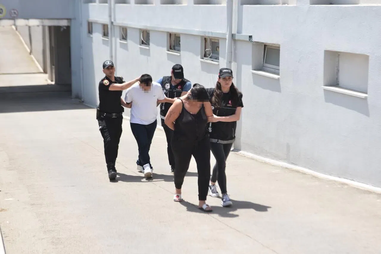 Evlerinden uyuşturucu çıkan kadın ve erkek serbest kaldı
