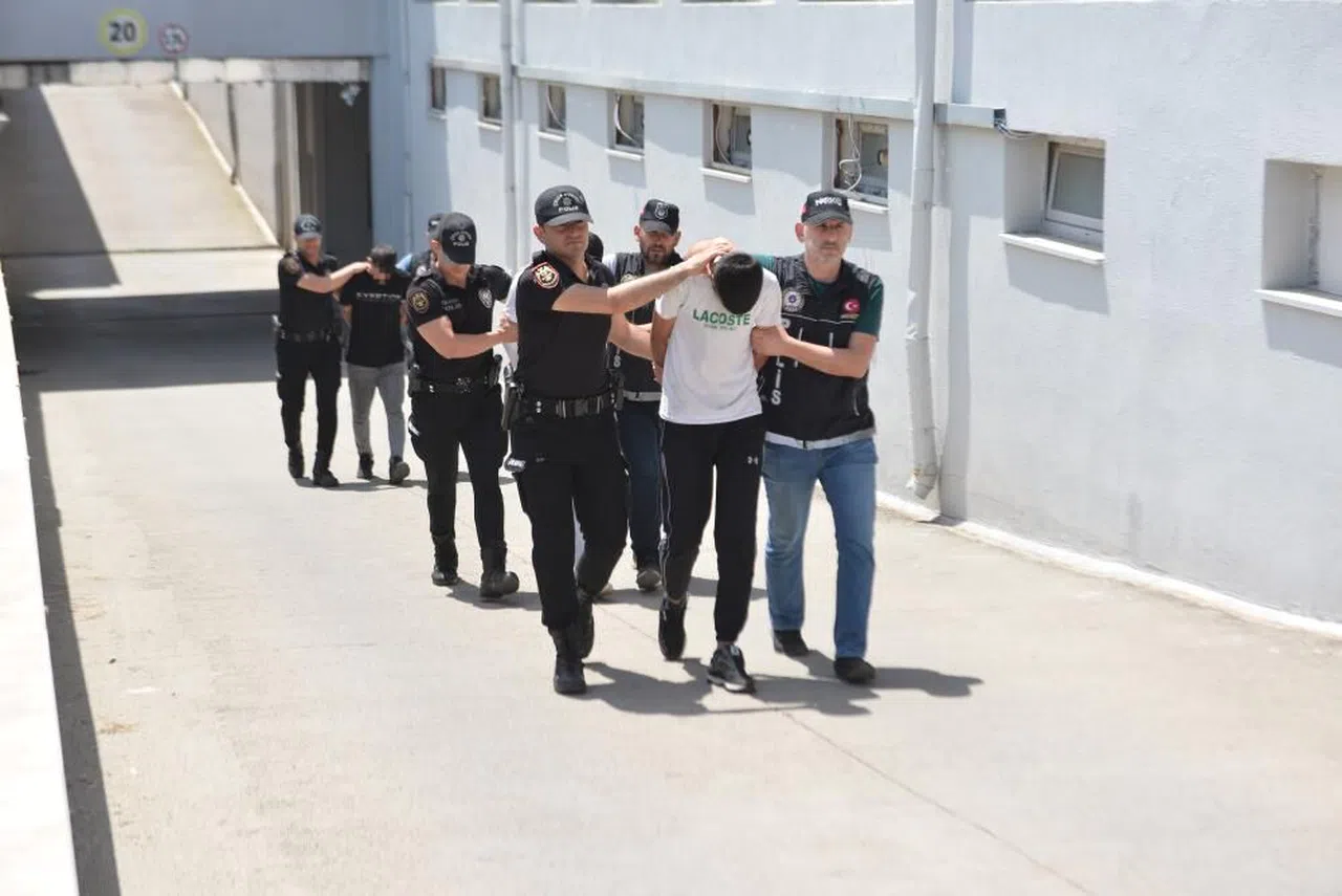 Kamyonette 4 kilo 400 gram esrar ele geçirildi