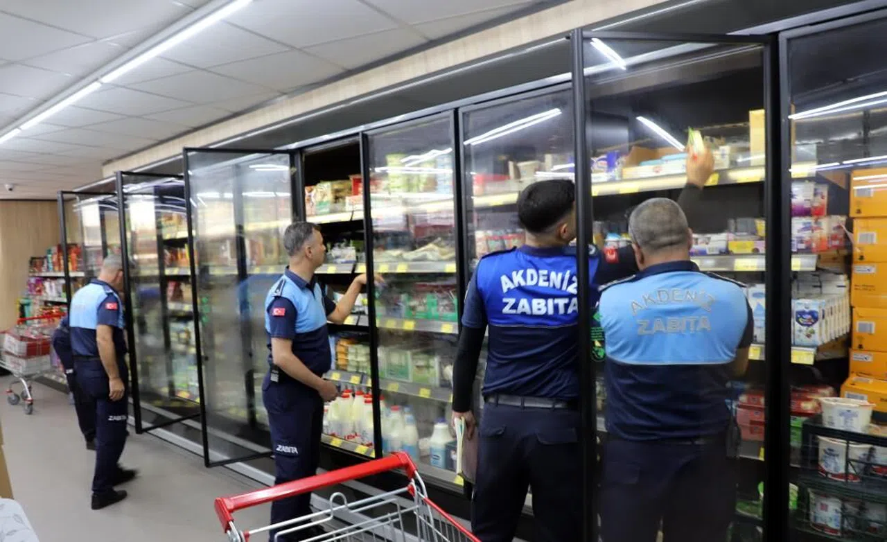 Mersin'de zincir marketler denetlendi