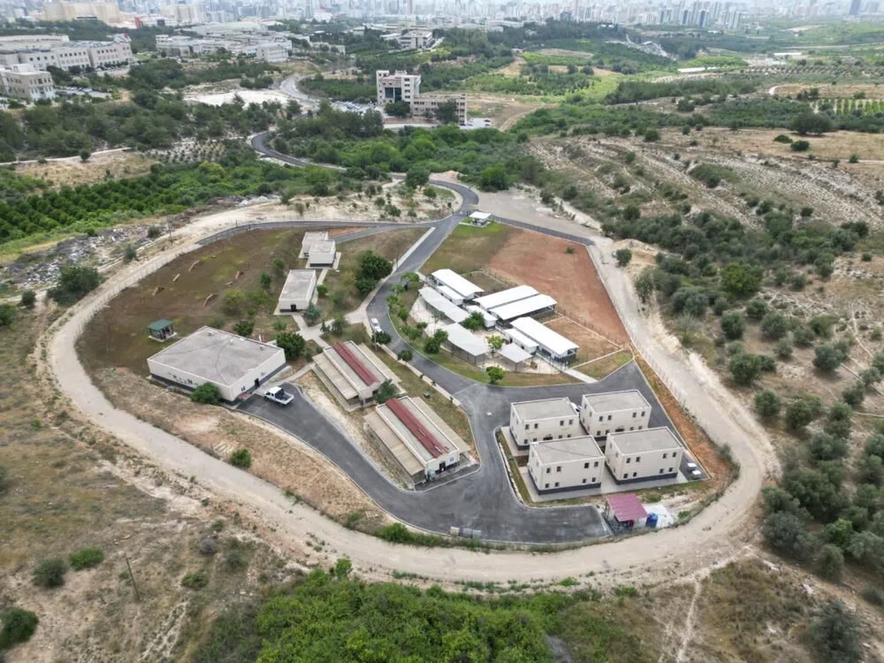 Sokak hayvanları için 15 bin metrekarelik bakımevi yapıldı