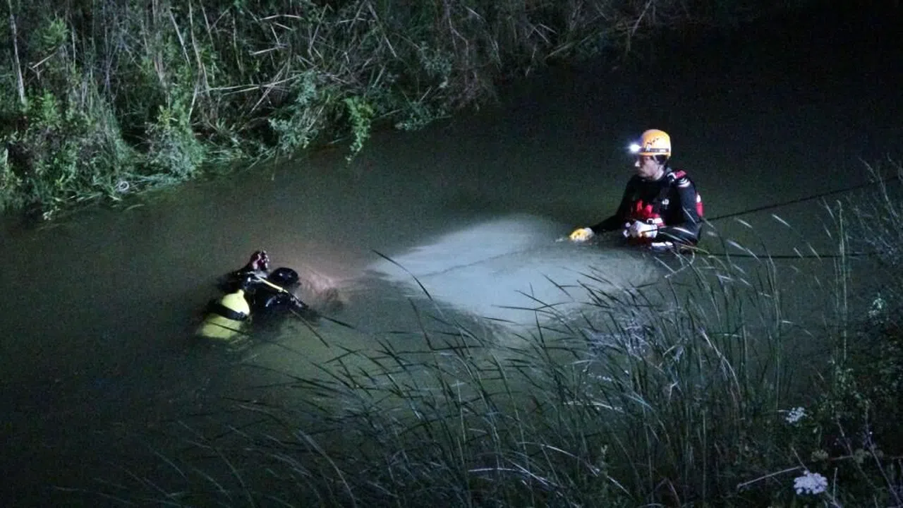 Antalya'da otomobil köprüden dereye uçtu