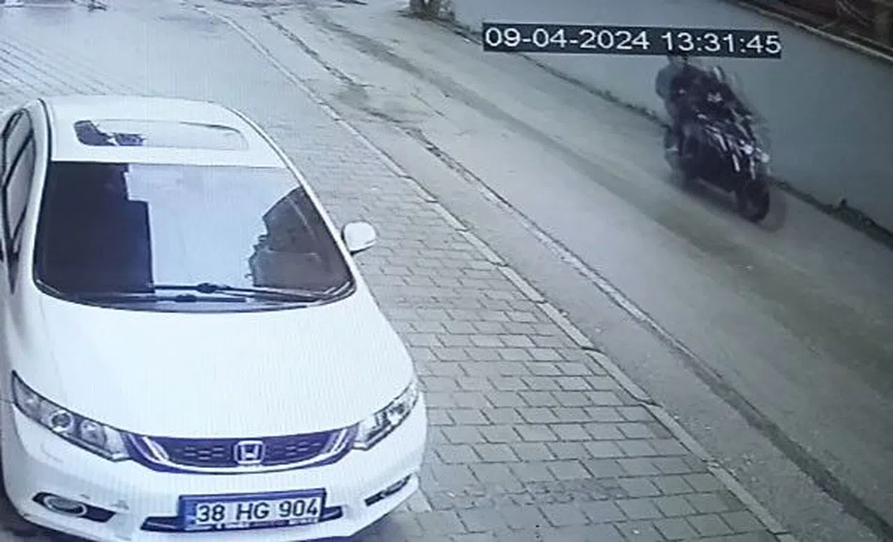 Silahlı saldırı düzenleyen 2 kişi polisiten kaçamadı