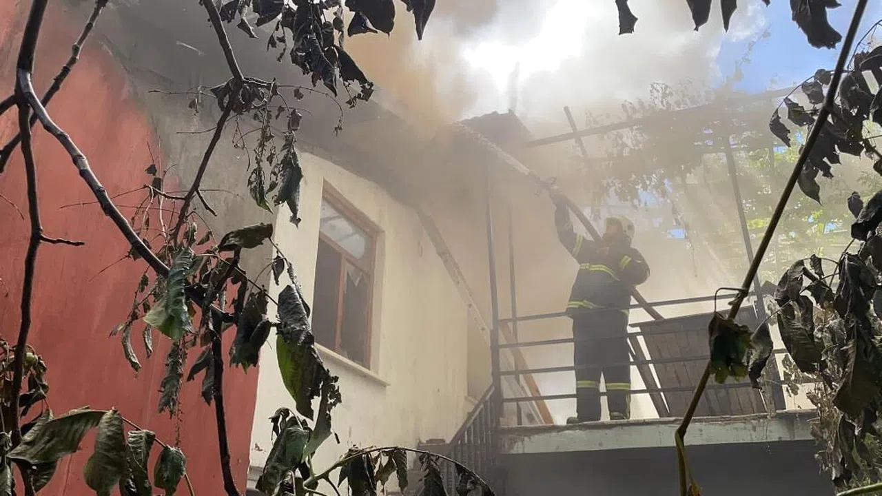 Sobadan çıkan yangında ev kullanılamaz hale geldi