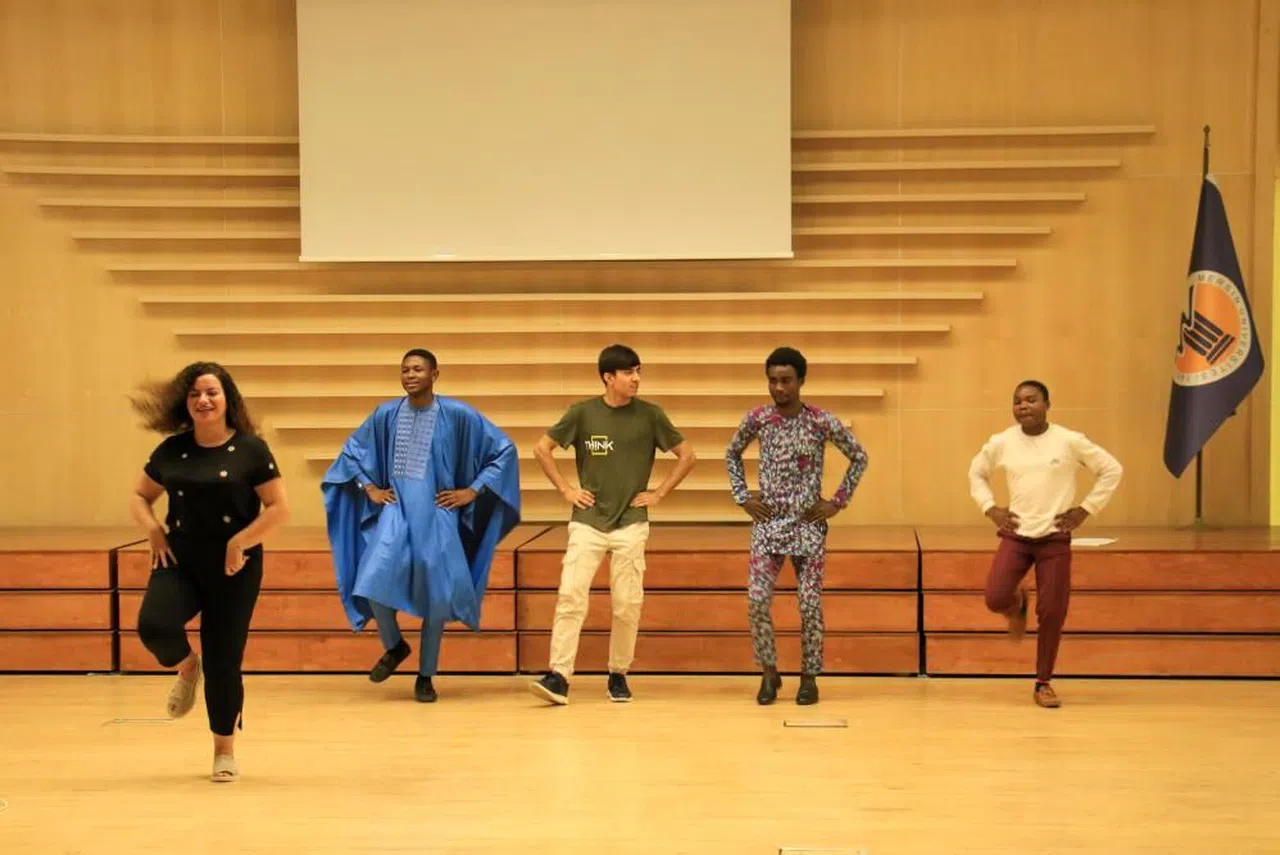 Afrikalı öğrenciler Filistin halkına destek için 'dapke' dansı yaptı