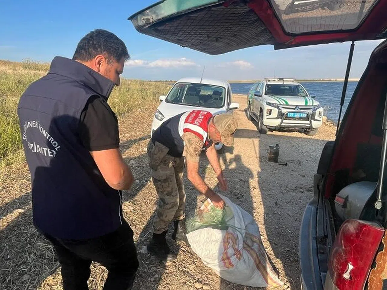 Yasağa rağmen balık avı yapanlara jandarmadan baskın